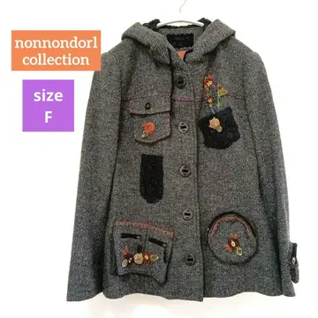 논논도르 컬렉션 자수 후드 부착 헤링본 코트