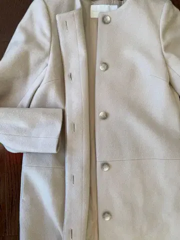 베이지 노카라 롱 코트