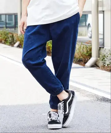 [ FREAK'S STORE ] 네이비 테이퍼드 데님 팬츠