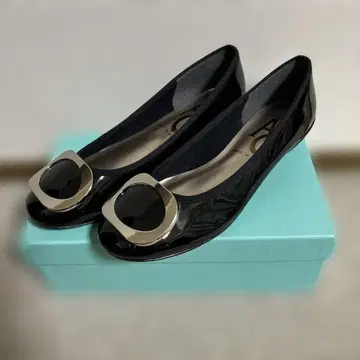 [ 새상품 ] WA!KARU 에나멜 펌프스 22.5cm 금장 장식 포함