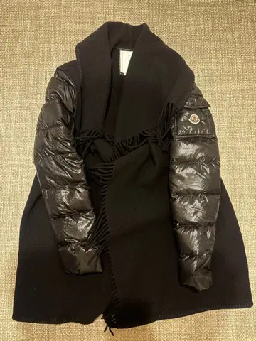 블랙 암 다운 절개 케이프 판초