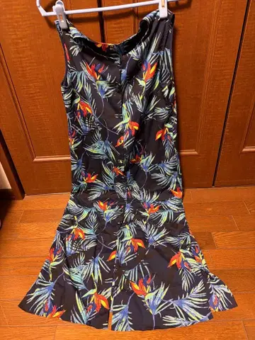 트로피컬 패턴 슬리브리스 원피스