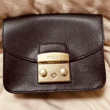 새상품급 스테디셀러 인기 FURLA 메트로폴리스 블랙 숄더백