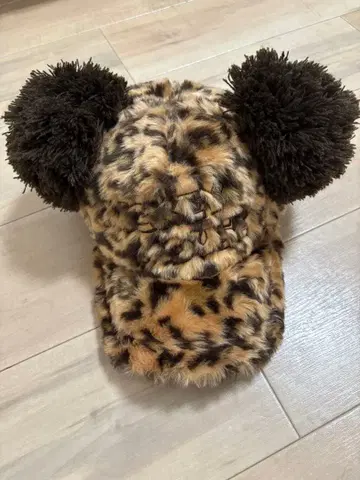 디즈니 레오파드 무늬 폼폼 모자 캡