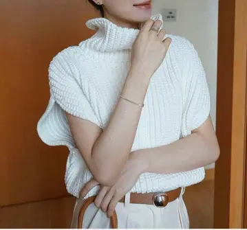 laubeblanc 로브 블랑 하이넥 니트탑