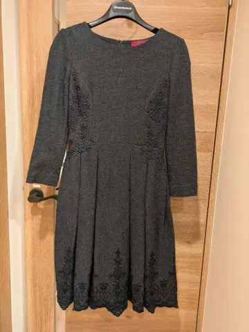 [도리 걸] 그레이 긴팔 A라인 원피스