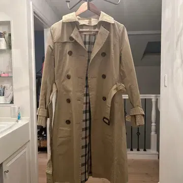 Freesia 베이지 트렌치코트