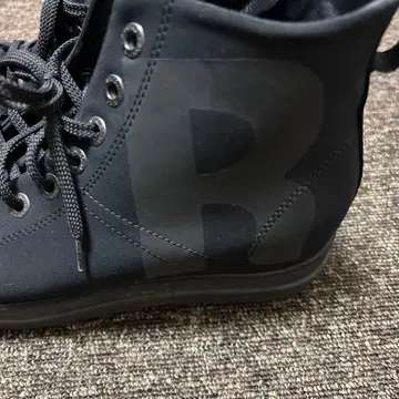 루코라인 블랙 하이컷 스니커즈