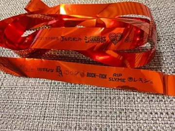 키시단 만박 2025 DAY2 빨간색 은색 테 아티스트 로고