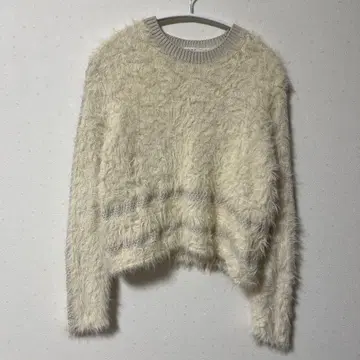 라인 디자인 샤기 니트