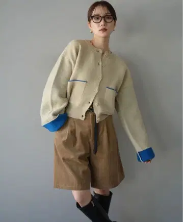 바이컬러 오버 니트 가디건 / 아이보리 / lumier 같은 형태