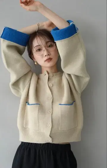 바이컬러 오버 니트 가디건 / 아이보리 / lumier 같은 형태