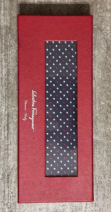 Salvatore Ferragamo 네이비 하트 무늬 넥타이