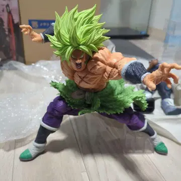 제일복권 드래곤볼 BACK TO FILM A상 브로리 피규어