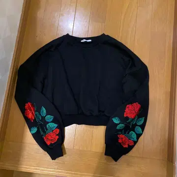 장미 자수 숏 기장 맨투맨