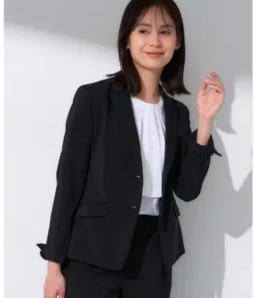 [새상품급] 2개 버튼 테일러드 자켓 사이즈 38 블랙