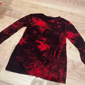 SEANA 블랙 레드 타이다이 긴팔 티셔츠