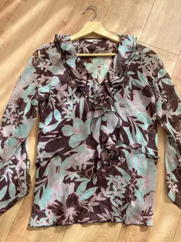 꽃무늬 프릴 긴팔 블라우스 TO BE CHIC