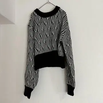 [그레일] 긴팔 니트 스웨터 흑백 F 크롭 기장 Y2K 복슬복슬