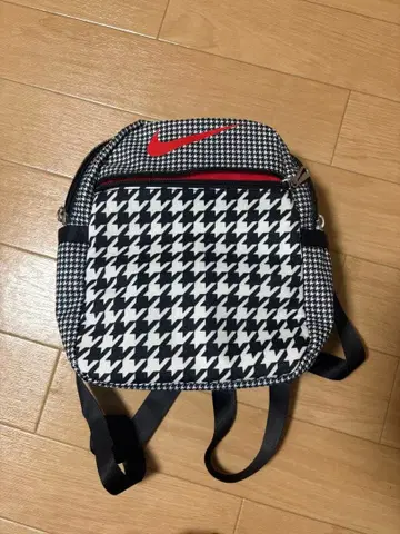 Nike 하운드투스 체크 패턴 백팩