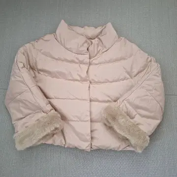 couture brooch 소매 퍼 달린 다운 자켓 베이지