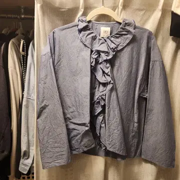 그램 프릴 블라우스