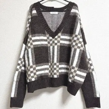 UNE MANSION 체크 무늬 V넥 니트 스웨터 브라운 어깨 드롭