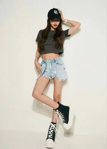 신상 스즈키 아미 블랙 하이컷 스니커즈