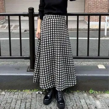 하운드투스 체크 플레어 롱 스커트