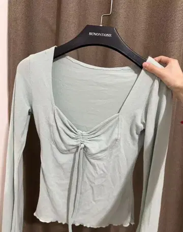 민트 그린 프론트 개더 긴팔 상의