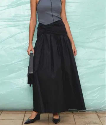 새상품급 MAISON SPECIAL 볼륨 턱 플레어 스커트 36 블랙