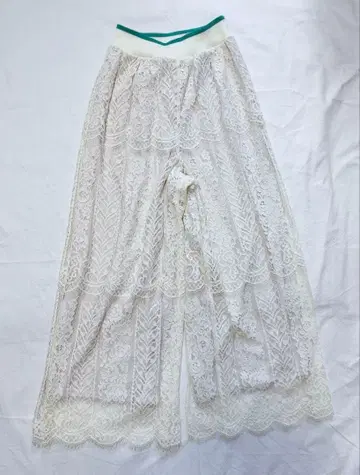 미사용 새상품 Q 스칼라 레이스 와이드 팬츠 사이즈 2