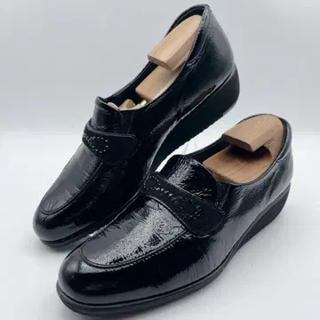 컨디션 최상 긴자 요시노야 에나멜 웨지 로퍼 비즈 장식 블랙 23.5