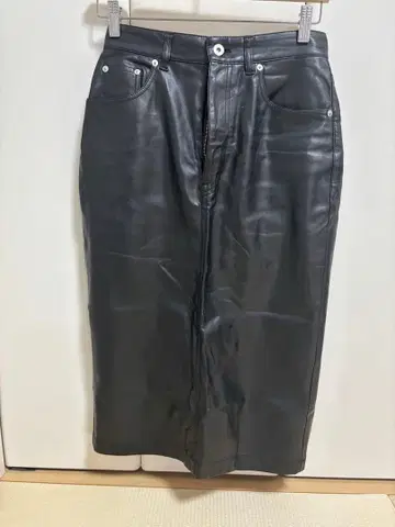 VERMEILpariena 블랙 에코 가죽 타이트 스커트