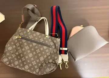 그레이 모노그램 숄더백