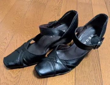 REGAL 블랙 가죽 스트랩 하이힐