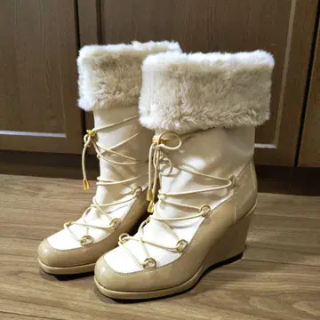 [ 미사용품 ] Madame Hiroko 소재 절개 퍼 에나멜 부츠