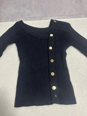 리브 편직 버튼 긴팔 니트