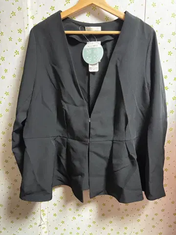 4L 사이즈 노카라 자켓 블랙 페플럼 플레어 실루엣