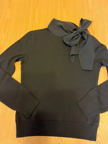 컨디션 최상 미사용에 가까운 언타이틀 스웨터 9