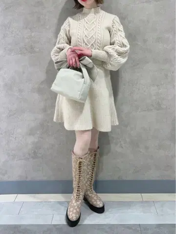 [택 포함 새상품] 하트 케이블 니트 미니 원피스 메리제니