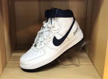 에어포스 1 화이트/네이비 하이컷 스니커즈 20th