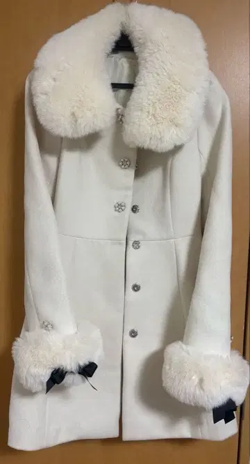 시크릿허니 화이트 코트