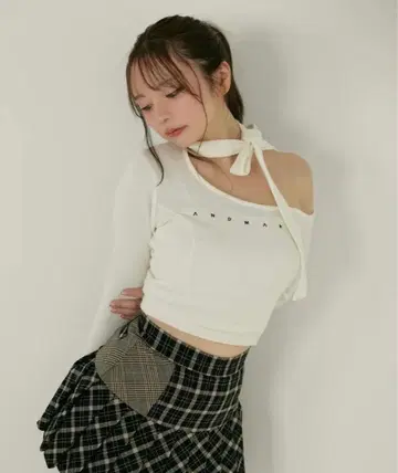 andmary Nana 리본 원숄더 탑