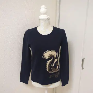 로이스크레용 다람쥐 자수 네이비 니트 스웨터 긴팔