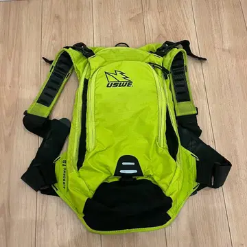 새상품급 USWE AIRBORNE 15 백팩