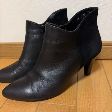 EIZO 블랙 가죽 스틸레토 부티 24.0