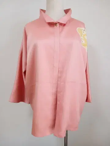 순수 실크 사쿠라색 바탕에 하얀 미니 꽃무늬 기모노 리메이크 자켓