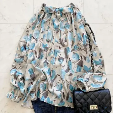 컨디션 최상 투모로우랜드 부겐빌레아 프린트 보타이 개더 블라우스