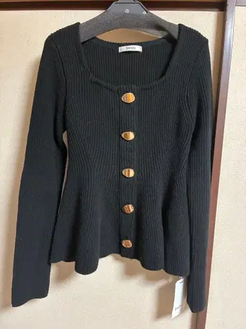 새상품 스퀘어넥 페플럼 니트 풀오버